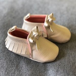 Gold moccasin crib shoe 0-3 month infant